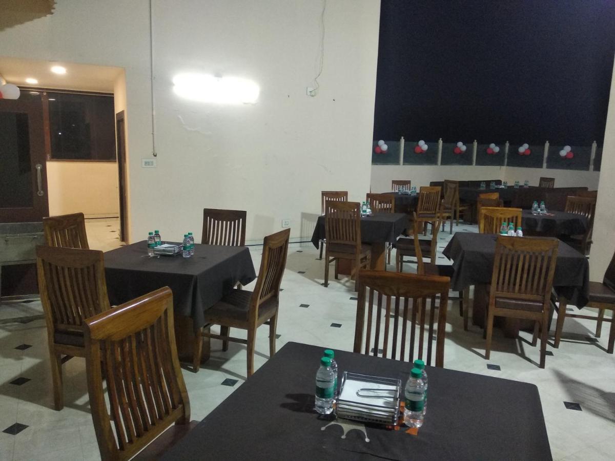 Hotel Kala Mandir Palace Биканер Экстерьер фото