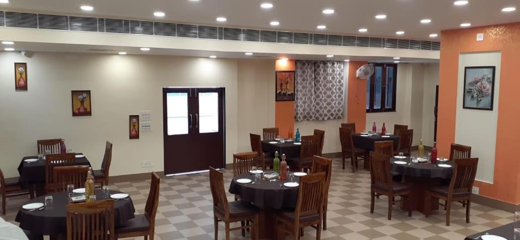 Hotel Kala Mandir Palace Биканер Экстерьер фото