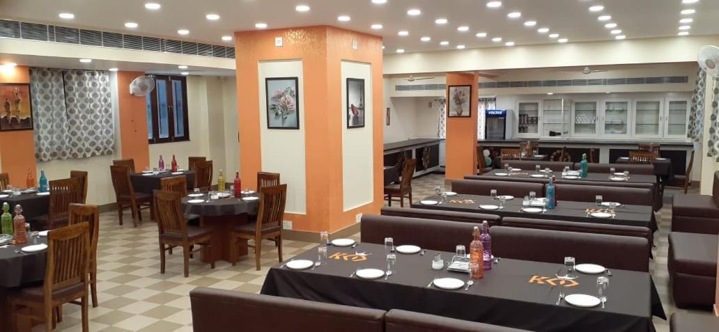 Hotel Kala Mandir Palace Биканер Экстерьер фото